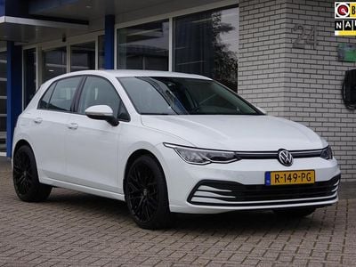 Wit Gebruikt 2022 VW Golf VIII Life Hatchback | € 17.800 (Eerlijke prijs)