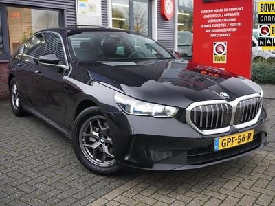 Zwart Gebruikt 2024 BMW 520 Comfort Edition Sedan | € 48.990 (Duur)