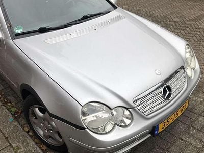 Mercedes C200