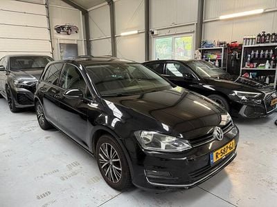Zwart Gebruikt 2016 VW Golf VII Highline Hatchback | € 8.499 (Goede deal)