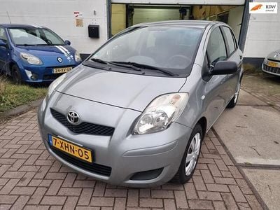 Grijs Gebruikt 2010 Toyota Yaris Cool Hatchback | € 3.450 (Eerlijke prijs)