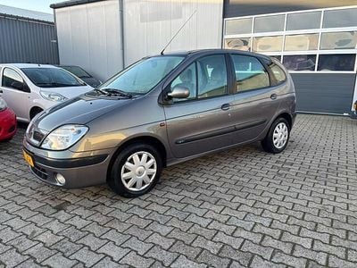 Grijs Occasion 2003 Renault Scénic MPV | € 1.195 (Eerlijke prijs)