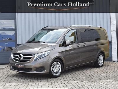 Grijs (metallic) Gebruikt 2017 Mercedes V250 Avantgarde MPV | € 29.950 (Goede deal)