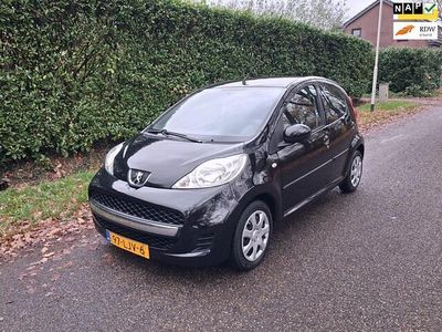 Zwart Gebruikt 2010 Peugeot 107 Urban Move Hatchback | € 3.799 (Eerlijke prijs)