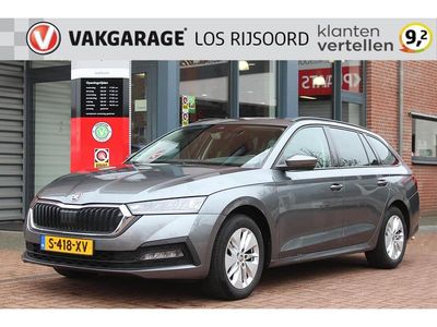Grijs (metallic) Gebruikt 2023 Skoda Octavia Ambition Stationwagen | € 22.990 (Eerlijke prijs)