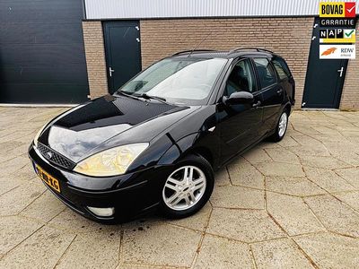 Zwart, metallic lak Occasion 2004 Ford Focus Trend Stationwagen | € 2.295 (Duur)