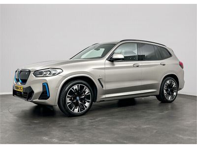 tweedehands BMW iX3 High Executive 74 kWh | wegklapbare trekhaak | Service Inclusive tot 27 April 2026 | Comfort telefoonvoorbereiding met draadloze oplaadmogelijkheid | Head-Up Display | HIFI System Harman Kardon | Dr