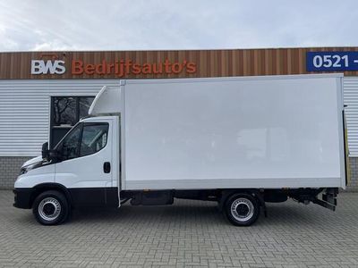 tweedehands Iveco Daily 35S14H 2.3 140pk automaat / bakwagen met laadklep / rijklaar ¤ 30.950 ex btw / lease vanaf ¤ 554 / L 410 cm x B 210 cm x H 200 cm / cruise en climate control !