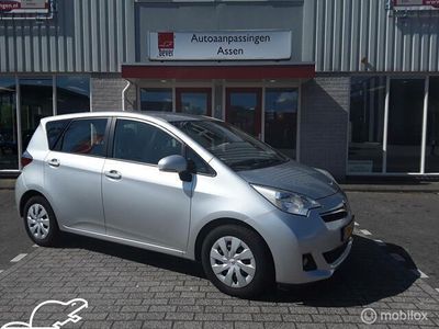 tweedehands Toyota Verso-S handbedrijfsrem gassegment en kofferbaklift