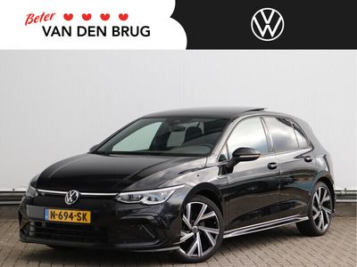 tweedehands VW Golf VIII 1.5 eTSI R-Line 150pk DSG | Panorama dak | LED Matrix | 18" velgen | Keyless | Stoel- en stuurverwarming |