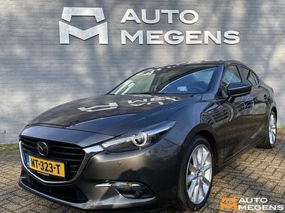 Grijs Occasion 2017 Mazda 3 Sedan | € 13.900 (Iets duurder)