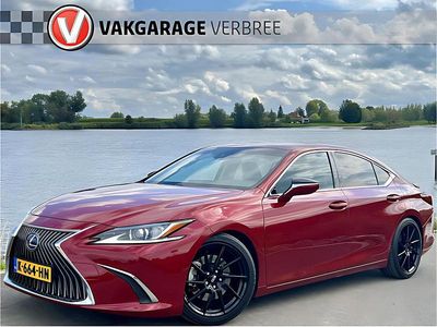 Rood Gebruikt 2021 Lexus ES300H Business Edition Sedan | € 35.940