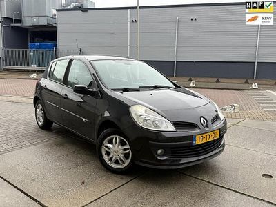 Zwart Gebruikt 2007 Renault Clio II Hatchback | € 5.199 (Duur)