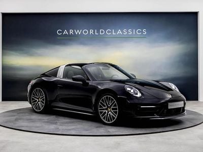 Zwart (metallic) Gebruikt 2021 Porsche 992 Coupé | € 174.992