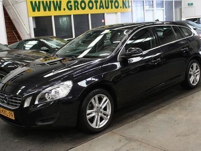 tweedehands Volvo V60 1.6 T3 Momentum Airco, Cruise control, Isofix, Nav