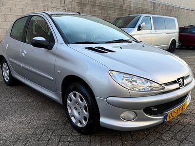 Grijs Occasion 2007 Peugeot 206 Forever Hatchback | € 1.950 (Eerlijke prijs)