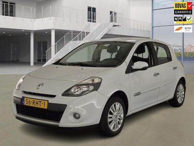 Wit Gebruikt 2011 Renault Clio II Collection Hatchback | € 5.450 (Duur)