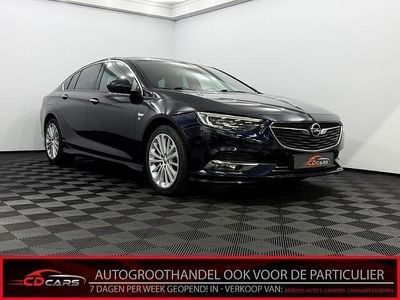 Blauw Gebruikt 2017 Opel Insignia Innovation Hatchback | € 12.950 (Eerlijke prijs)