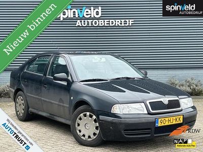 Zwart Occasion 2001 Skoda Octavia Comfort Hatchback | € 1.699