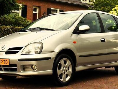 Nissan Almera Tino