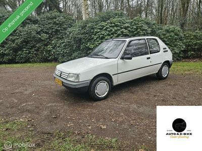 Peugeot 205