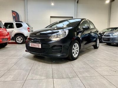 Zwart Gebruikt 2015 Kia Rio Sedan | € 8.900 (Eerlijke prijs)
