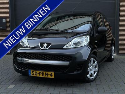 Occasion Peugeot 107 68 PK (50 kW) 2011 Zwart (metallic) Hatchback