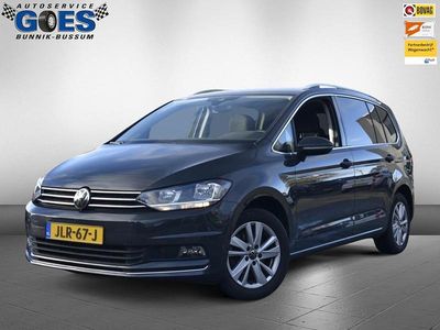 Grijs Gebruikt 2023 VW Touran Highline MPV | € 34.700 (Iets duurder)