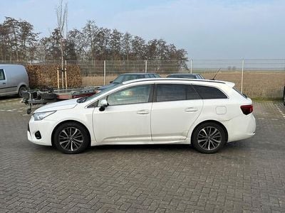 Wit Occasion 2015 Toyota Avensis Business Edition Stationwagen | € 3.750