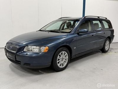 Blauw Gebruikt 2005 Volvo V70 Kinetic Stationwagen | € 8.945 (Eerlijke prijs)