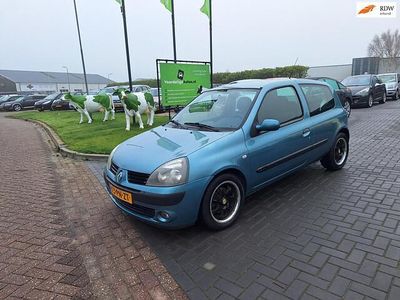 Blauw Gebruikt 2004 Renault Clio II Dynamique Hatchback | € 1.999 (Iets duurder)