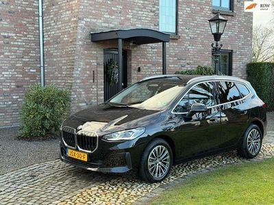 Zwart (metallic) Gebruikt 2023 BMW 225 Active Tourer MPV | € 33.900 (Eerlijke prijs)