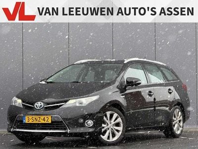 Zwart (metallic) Occasion 2013 Toyota Auris Touring Sports Executive Stationwagen | € 8.448 (Eerlijke prijs)