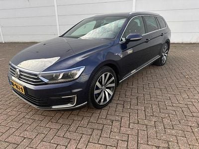 Blauw (metallic) Gebruikt 2016 VW Passat GTE Stationwagen | € 9.250 (Goede deal)