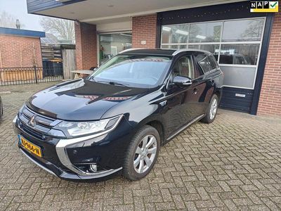 Zwart Gebruikt 2015 Mitsubishi Outlander P-HEV Instyle SUV | € 10.995 (Eerlijke prijs)