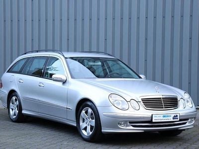 Grijs (metallic) Occasion 2004 Mercedes E320 Avantgarde Stationwagen | € 14.900
