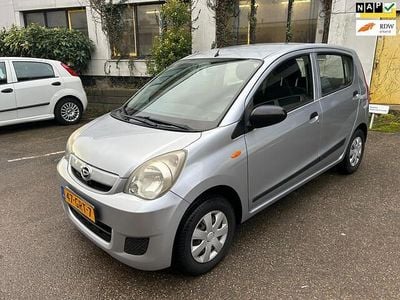 Occasion Daihatsu Cuore 69 PK (50 kW) 2008 Grijs Hatchback