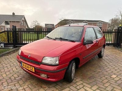 Rood Gebruikt 1992 Renault Clio Hatchback | € 7.250