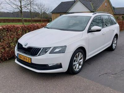 tweedehands Skoda Octavia Combi 1.6 TDI Greentech ECC/NAVI/DSG BJ 2019