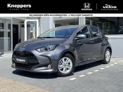 Grijs Occasion 2025 Toyota Yaris Hybrid Active Hatchback | € 26.950 (Iets duurder)