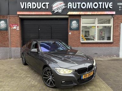 Grijs (metallic) Gebruikt 2013 BMW 330 M Sport Sedan | € 10.950 (Super prijs)