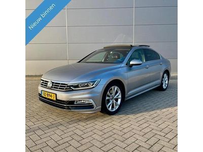 Grijs Occasion 2019 VW Passat Highline Sedan | € 21.999 (Duur)