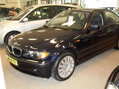 Blauw (metallic) Gebruikt 2002 BMW 318 Executive Sedan | € 9.100