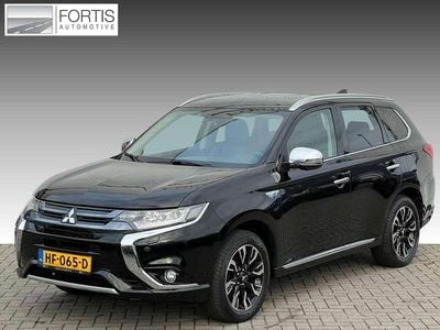 Occasion Mitsubishi Outlander P-HEV Instyle 121 PK (88 kW) 2015 Zwart SUV