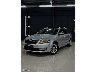 Grijs Occasion 2016 Skoda Octavia Business Line Stationwagen | € 14.450 (Duur)