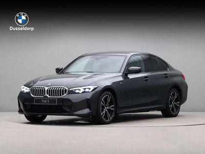 Grijs Nieuw 2025 BMW 330e M Sport Sedan | € 66.150 (Goede deal)