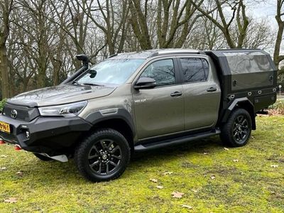 tweedehands Toyota HiLux 2.8 D-4D TD AUT 5 PERS VAN MULTI CARGO CUSTOM SMART EDITION 2023 ¤ 69500 EXCL UNIEKE BEDRIJFSAUTO NAAR EIGEN WENS UIT TE VOEREN MET MULTI FUNTIONELE SMART CAB . informeer naar alle toepassingen en mogelijkheden / ook te gebruiken als open la