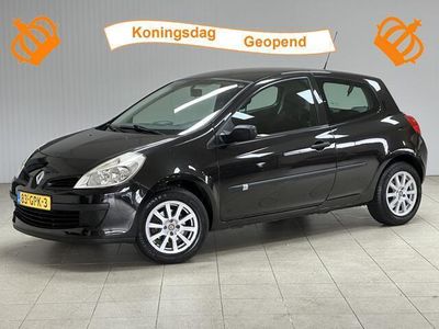 tweedehands Renault Clio 1.5 dCi Expression/ Distributieset V.V 129.000KM!/ Airco/ 15''LMV/ Parrot/ Bluetooth/ USB+AUX/ Elek.pakket/ Isofix/ Metallic lak.