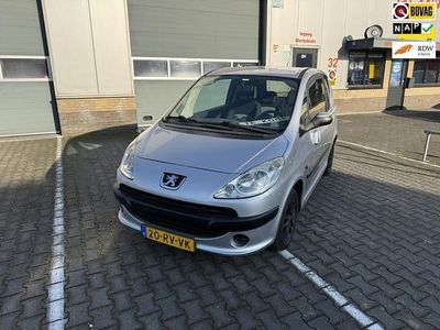 Occasion Peugeot 1007 73 PK (53 kW) 2005 Grijs MPV