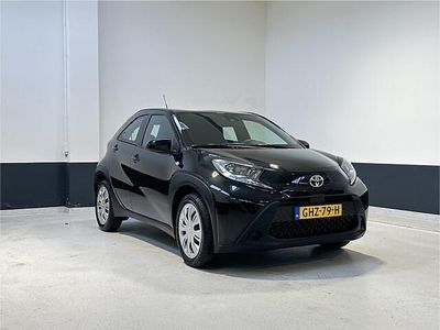 Zwart Occasion 2024 Toyota Aygo X Play SUV | € 15.849 (Goede deal)